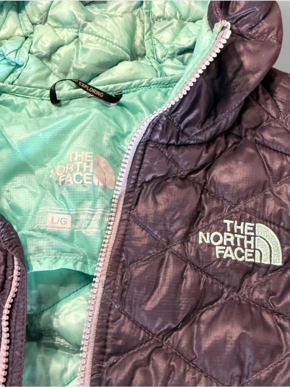 North Face women’s large purple puffer jacket with hood - Picture 3 of 8